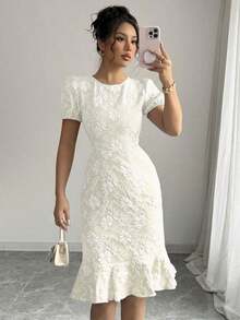 Vestido elegante de mujer de tela jacquard con cuello redondo, mangas abullonadas y volante en el bajo, de silueta ceñida y longitud media.Adecuado para diversos ocasiones como uso diario, cócteles y estilo callejero.Verano - Albaricoque - Ver 3
