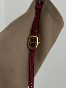 1pc Retro Style Adjustable Strap Quartz Women's Watch Elliptical With Roman Numeral Scale For Compact And Perfect For Daily - Red - View 3