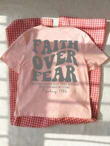 Camiseta de manga corta con cuello redondo y estampado de la frase "La creencia vence al miedo", estilo casual y de resort, uso diario esencial. Camiseta gráfica de mujer, blusa blanca de de verano Playeras Deportivas Para Mujer - Estilo III - Ver 8