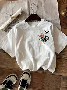 Women's Double Print T-Shirt, Front: Halloween Pumpkin With Bats, Back: Female Skeleton With The Phrase 'Expensive, Difficult, And Talks Back', Colorful And Attitudinal Graphic Design T-Shirt, Casual Women's Top With Urban And Rebellious Style - 白色 - 查看 2