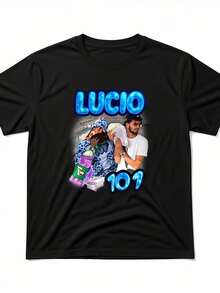 Lucio101 Unisex T-Shirt For Men And Women, Soft And Essential For Year-Round Casual Wear, Versatile Style For Any Occasion, Affordable Everyday Wear, And A Perfect Gift For Fans And Friends. With A Crisp, Streamlined Cut, This Garment Creates A Clean And Vibrant Look. Its Relaxed Yet Flattering Silhouette Suits All Body Types, Offering A Style That Is Both Casual And With A Touch Of Elegance. - 黑色 - 查看 1