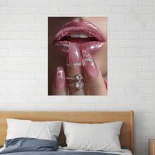 Enmarcado  en lienzo enmarcado 2D plano, 1 unidad, con labios rosas grandes y anillo de s. Arte abstracto glamuroso para pared con acabado . Decoración de lujo lista para colgar en la sala de estar, el dormitorio o la oficina. Regalo ideal para el Día de San Valentín, cumpleaños o Pascua (40 x 60 cm). - Enmarcado - Ver 3