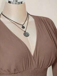 Vestido corto elegante de manga larga con cuello en V y cintura ceñida de unicolor para mujer - Caqui - Ver 6