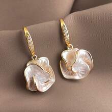1 Pair Romantic Flower Petal Golden Copper Pave Cubic Zirconia Dangle Earrings For Women Graduation Prom Party Mother's Day Wedding Guest Photogenic Influencer Style Aesthetic Chic Statement Jewelry Organic Sculptural Modern Sophisticated Unique Design Eyecatching Stylish Elegant Artistic Bold Glamorous - Gold - View 1