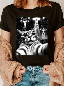 Camiseta retro con estampado de letras de gato alienígena de moda, top casual de manga corta y cuello redondo para primavera y verano, ropa de mujer - Negro - Ver 6