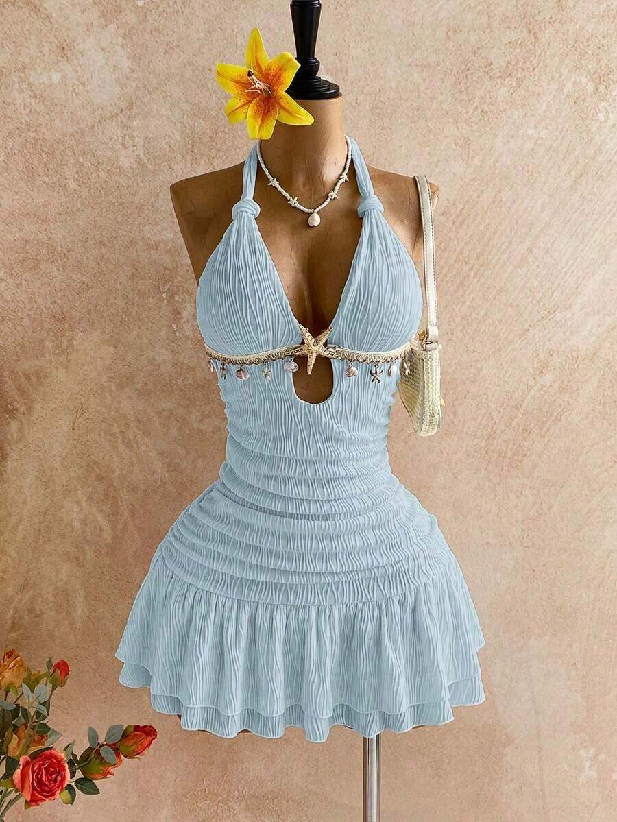 Vestido mini ajustado con cuello halter y detalle de retorcido en blanco, con accesorios metálicos, decoración de conchas, para playa y resort de vacaciones, atuendo de verano - Azul - Ver 1