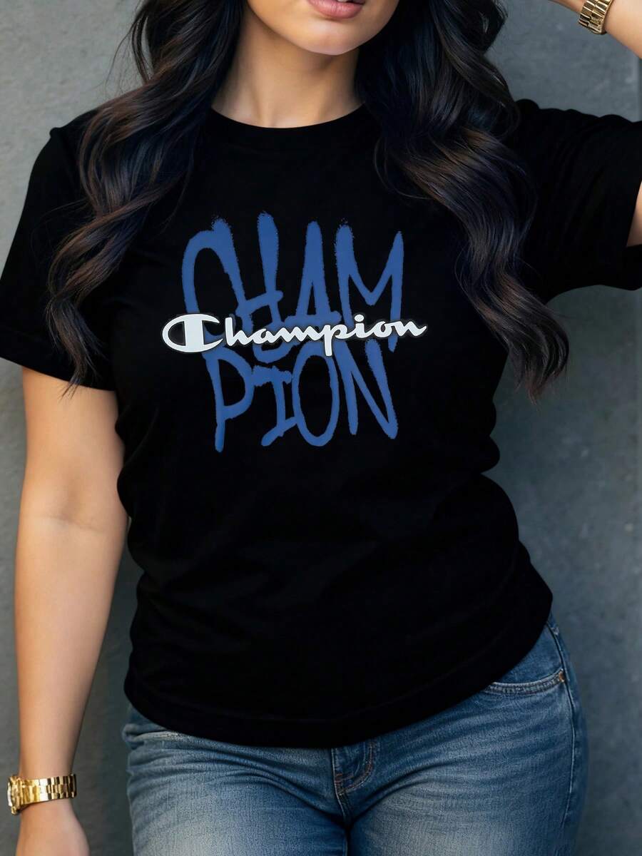 Artistic Wording With Dynamic Typography Representing Strength, Overcoming Challenges, And Competitive Spirit In Shades Of Blue. Women's T-Shirt With A Casual And Comfortable Cut, Ideal For Everyday Wear. - 黑色 - 查看 1