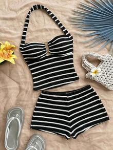 Conjunto Casual de 2 Piezas para Mujer: Top Halter a Rayas y Shorts para Vacaciones - Blanco y Negro - Ver 1