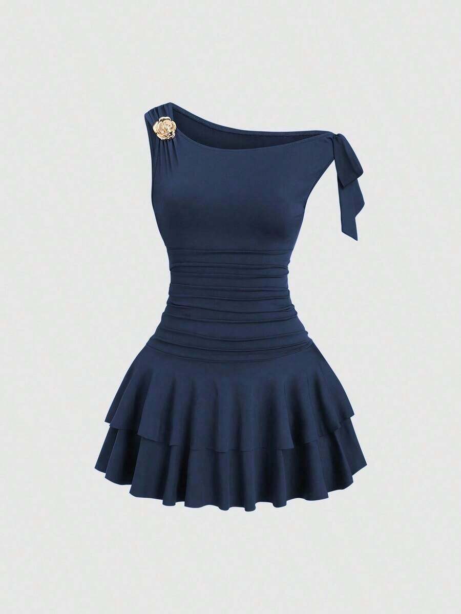 Fashionable Dress With Metal Flower Embellishment, Gathered Shoulders And Hem - 藍色 - 查看 1