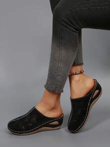 Hollow-Out Wedge Sandals, Comfortable For Wearing To Work And Shopping For Long Periods - Black - View 3