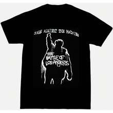Camiseta adulta com estampa serigráfica "Rage Against The Machine - The Battle Of Los Angeles". Disponível nos tamanhos P ao 3XG. Camiseta unissex de manga curta, camisetas divertidas, camisetas de bandas. - Preto - Ver 1