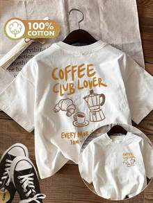 Sommartopp för kvinnor med dubbelsidigt tryck, med handritade motiv av en kaffekanna och en croissant, med inskriptionen "COFFEE CLUB LOVER EVERY MORNING" på en rundringad kortärmad T-shirt. - Vitt - Visa 1