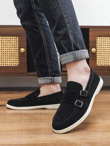 Mocasines de punta redonda para hombres, con diseño de cierre de hebilla, color negro, nuevos zapatos versátiles para hombres, zapatos formales de trabajo, mocasines planos de estilo británico, casuales y transpirables, suela blanda, adecuados para todas las estaciones - Negro - Ver 5