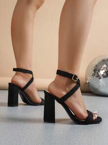 Sandal Hak Tinggi Hitam Wanita, Sandal Musim Panas Elegan Bahan Suede Imitasi dengan Ujung Terbuka dan Hak Tebal. - Hitam - View 4