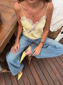 Camiseta de satén amarilla para mujer, top de tirantes sin mangas con cuello en V y encaje, elegante y sexy para uso casual, apropiado para uso diario, citas, oficina, brunch - Amarillo - Ver 4
