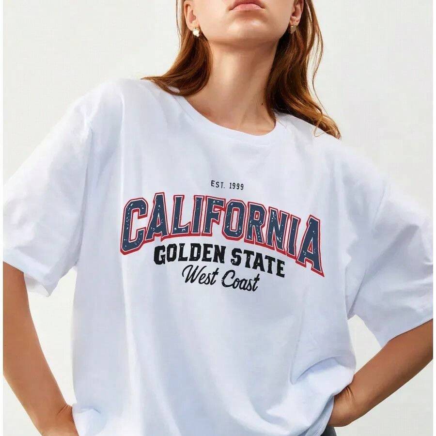Nueva camiseta vintage de verano para mujer, estilo europeo y americano, de manga corta y versátil, holgada, con estampado elegante al estilo de Hong Kong. - Blanco - Ver 1
