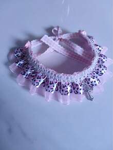 Pañuelo para mascotas con estampado de leopardo rosa estilo Y2K Millennium, collar decorativo con colgante de cruz de encaje de perlas para gato y perro pequeño, collar ajustable para gato y perro - Rosa - Ver 5