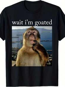 Camiseta negra divertida con la frase 'Wait I'm Goated' y un diseño de mono original - Camiseta gráfica elegante con un macaco barbario en un escenario costero pintoresco - Regalo ideal para amantes de los animales y entusiastas del humor. - Multicolor - Ver 7