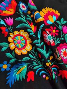 Camiseta de Impresión de Letras de Festival Floral Colorido Mexicano, Top Casual de Manga Corta y Cuello Redondo para Mujeres - Negro - Ver 3