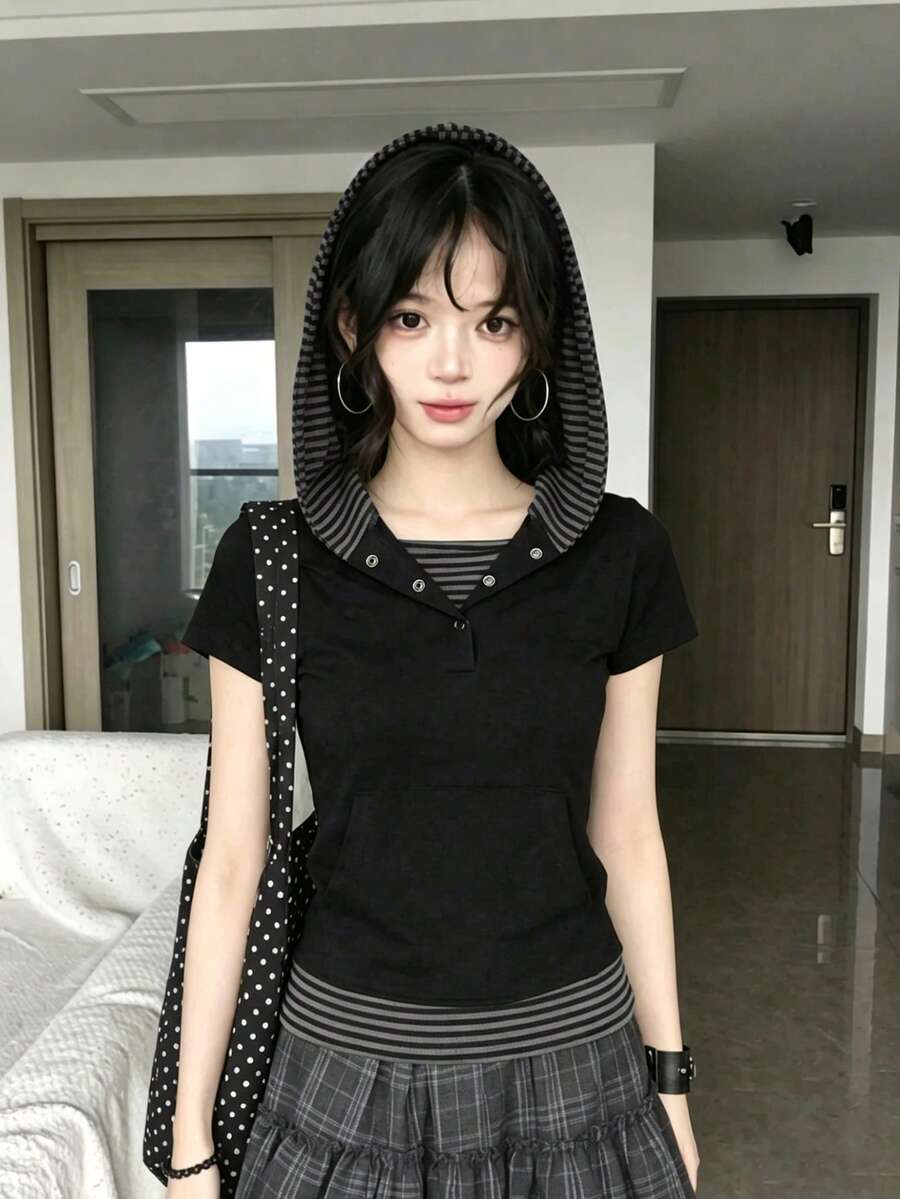 YCYC 韓式風格秋冬條紋拼接鈕扣連帽短袖女款 T-shirt 上衣 - 黑色 - 查看 1