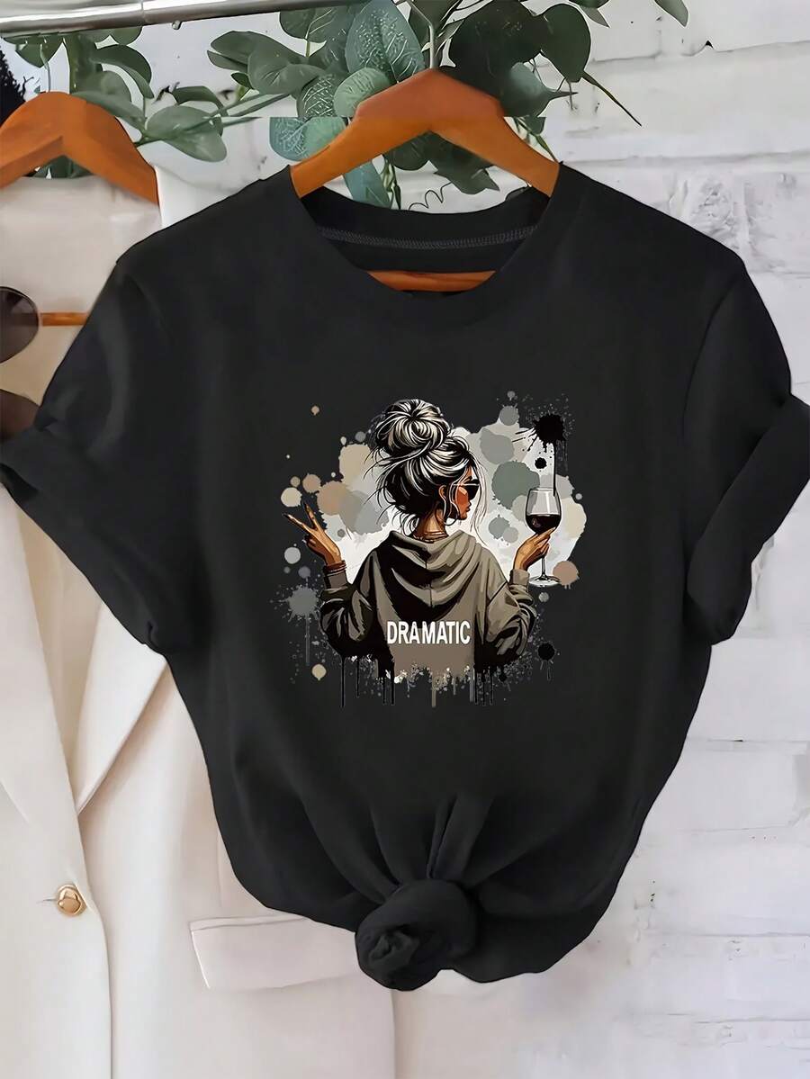 Camiseta de algodón de manga corta para mujer, camiseta gráfica amarillo claro para mujer - Estampado artístico de mujer dramática con copa de vino - Ideal para atuendos casuales de diario y formales - Camiseta elegante lavable a máquina para eventos teatrales y fiestas, atuendo de fiesta, declaración de moda única, material transpirable, camiseta llamativa, para amantes de la moda, diseño artístico, textura suave, top de manga corta. - Negro - Ver 1