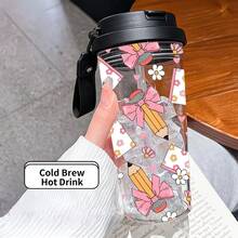 Conjunto de 5 copos de plástico de 500ml com canudo, alça e tampa à prova de vazamentos. Copo transparente para café gelado com estampa de lápis, laço e flores. Ideal para uso diário e como presente para professores, estudantes e meninas que desejam beber suco, café e outras bebidas. - Lápis de laço multicolorido - Ver 7