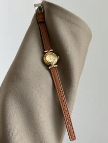 1 buah Jam Tangan Quartz Kasual Elegan Wanita dengan Angka Romawi Oval, Cocok untuk Pemakaian Sehari-hari - Coklat - View 5