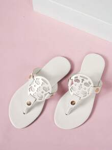 Plus Size Women's New Flat Square Toe Sandals, Lightweight And Comfortable, Minimalist And Fashionable. Cross-Strap Thong Design, Versatile Bohemian Style Beach Sandals - White - View 4
