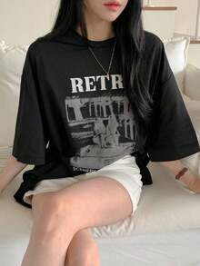 Women's Casual Summer Loose-Fitting T-Shirt With Slogan Print, Crew Neck, And Dropped Sleeves, RETRO SCENERY ALONG THE WAY HAPPY TIME IN 1990, Oversized Graphic Tee - Urban Vintage Style, Unisex, Cotton, Short Sleeve, Crew Neck, Y2K Style Activewear, Crew Neck, 100% Cotton, Soft Fabric, Short Sleeve. 1 T-Shirt - 黑色 - 查看 7
