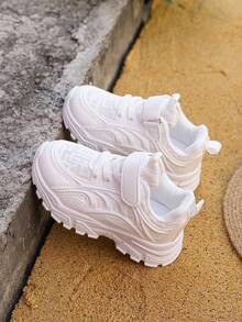 1 paire de chaussures de sport décontractées à enfiler respirantes pour enfants, basses, confortables pour filles et garçons, blanches, printemps/été/automne (taille petite d'1 taille) - Blanc - Voir 5