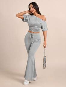 abyoxi Bộ đồ gồm áo croptop trễ vai màu xám xếp ly và quần ống loe cạp chun - Phong cách thường ngày gợi cảm. - hoa màu xám - Xem 5