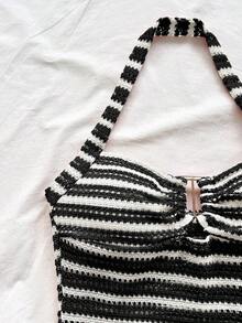 Conjunto Casual de 2 Piezas para Mujer: Top Halter a Rayas y Shorts para Vacaciones - Blanco y negro 2 - Ver 5