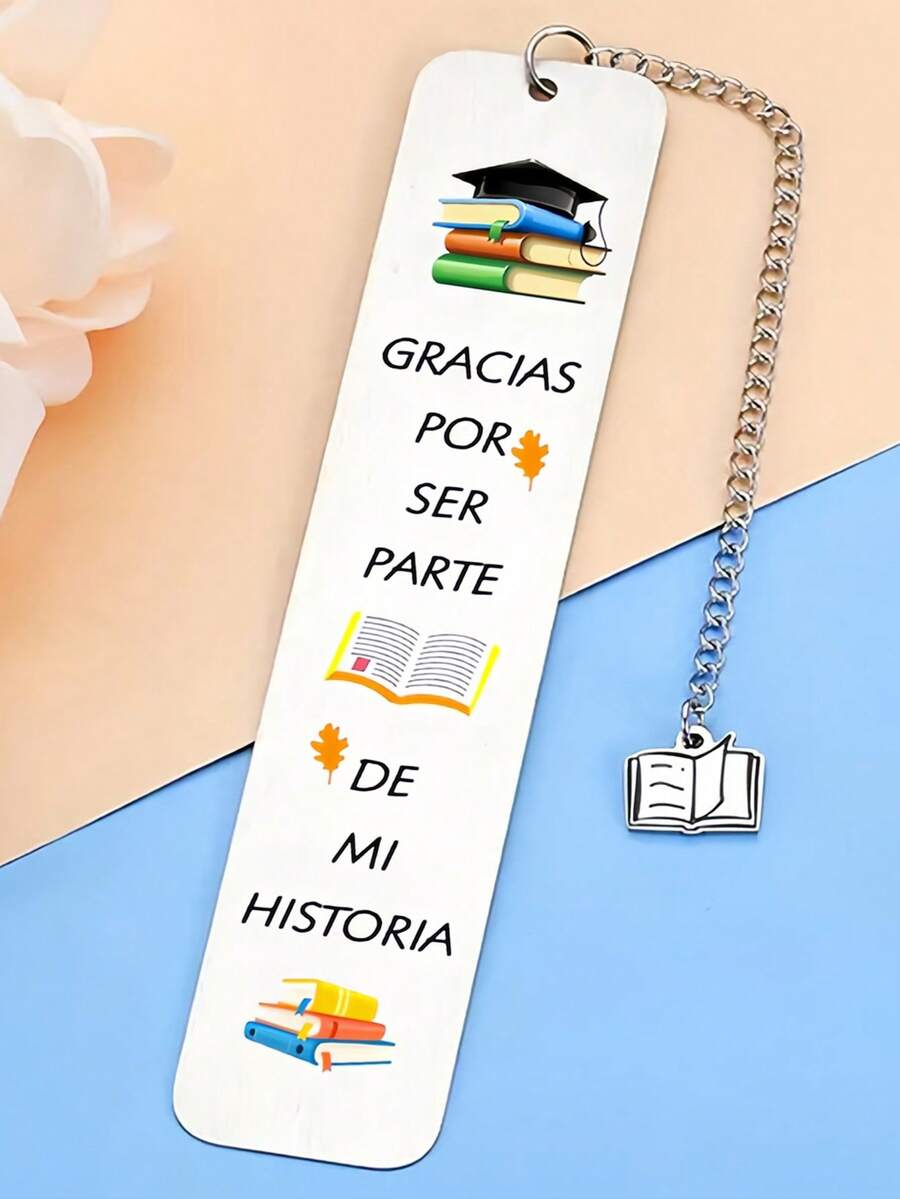 Segnalibro in acciaio inossidabile con testo in spagnolo "Grazie per essere stata parte della mia storia", stampato con cappello da laurea e motivo a libro, regalo di apprezzamento per gli amanti dei libri/ritorno a scuola/festa dell'insegnante - Multicolore - Visualizzare 1