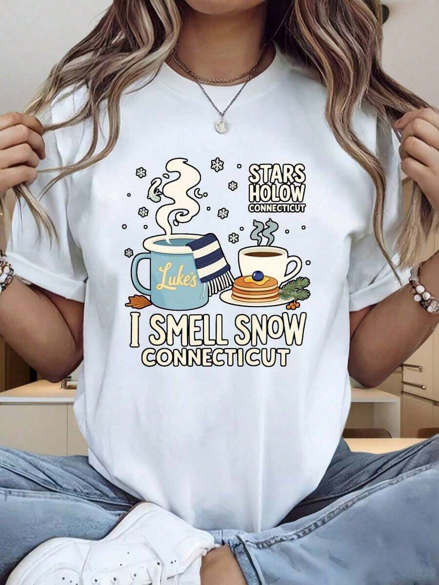 Women's Short-Sleeved Crew Neck T-Shirt With A Fun "I Smell Snow Stars Hollow Luke S Coffee Pancakes Winter" Print. It's Suitable For Christmas Parties, Sports Activities, Holiday Outings, And Other Holiday Gifts. Unisex Loose-Fitting Cotton Short-Sleeved Crew Neck T-Shirt With A Vintage Urban Style - 白色 - 查看 1