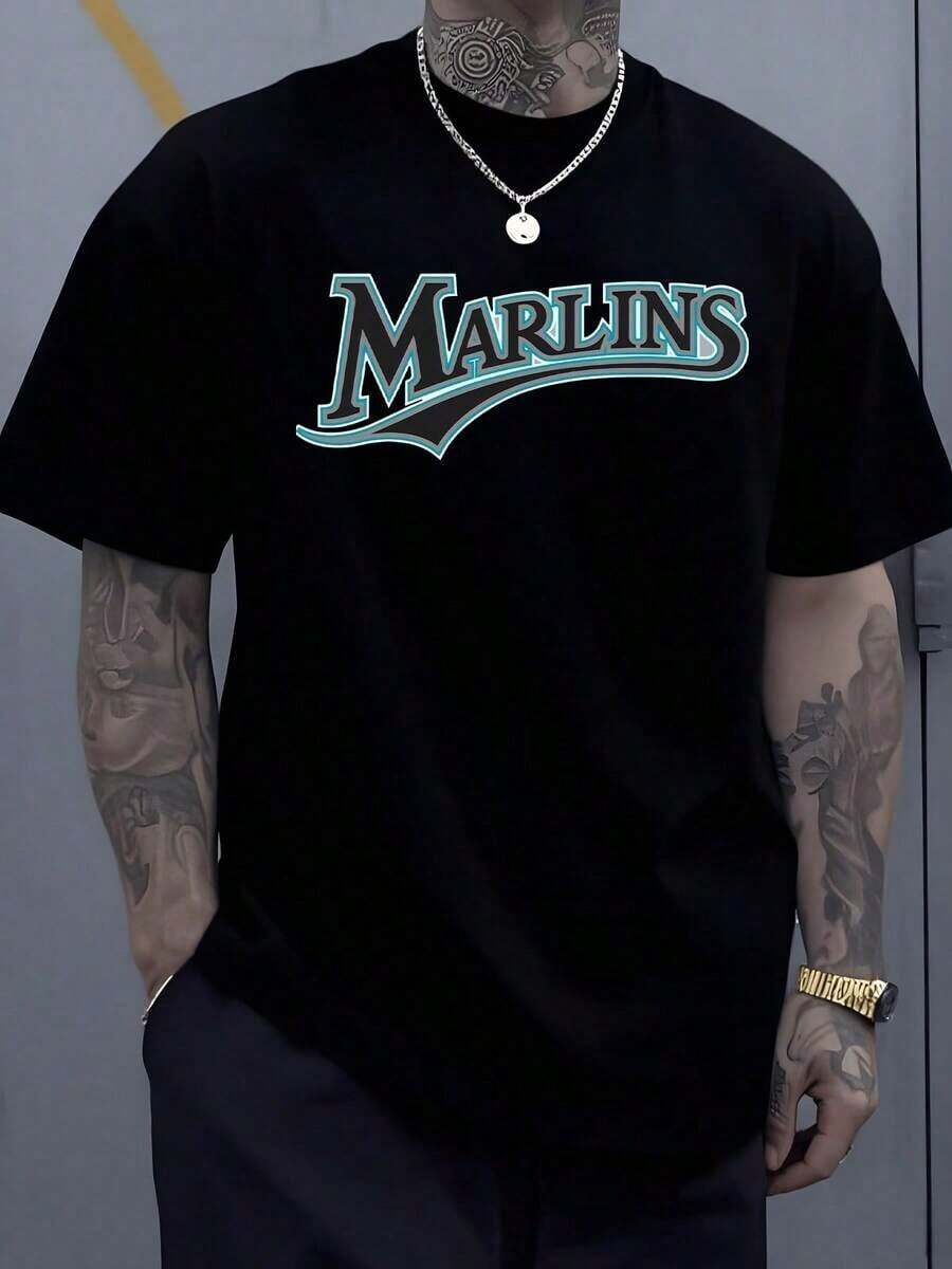1 pieza de camiseta deportiva para hombre con logotipo gráfico, 220g, estilo streetwear, 100% algodón, camiseta inspirada en los Marlins, estampado digital, casual, hip hop, de manga corta y talla grande. - Negro - Ver 1