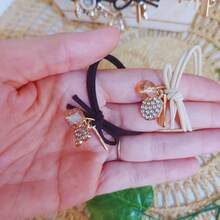 Elástico para Cabelo com Pingentes Strass Preto - Preto - Visão 3