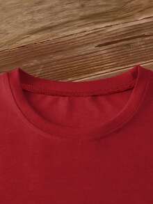 Women's Short-Sleeved T-Shirt, Modern With A Romantic Striped Print And The Word "AMORE," Round Neck, Machine Washable, Comfortable, Soft, And Breathable, Suitable For Spring, Summer, And Autumn. Unique, Fresh, Casual, And Fashionable, Ideal For Everyday Wear And For Work. A Simple And Versatile Garment Suitable For Various Occasions Such As Dates And Sports Activities. - 紅色 - 查看 4