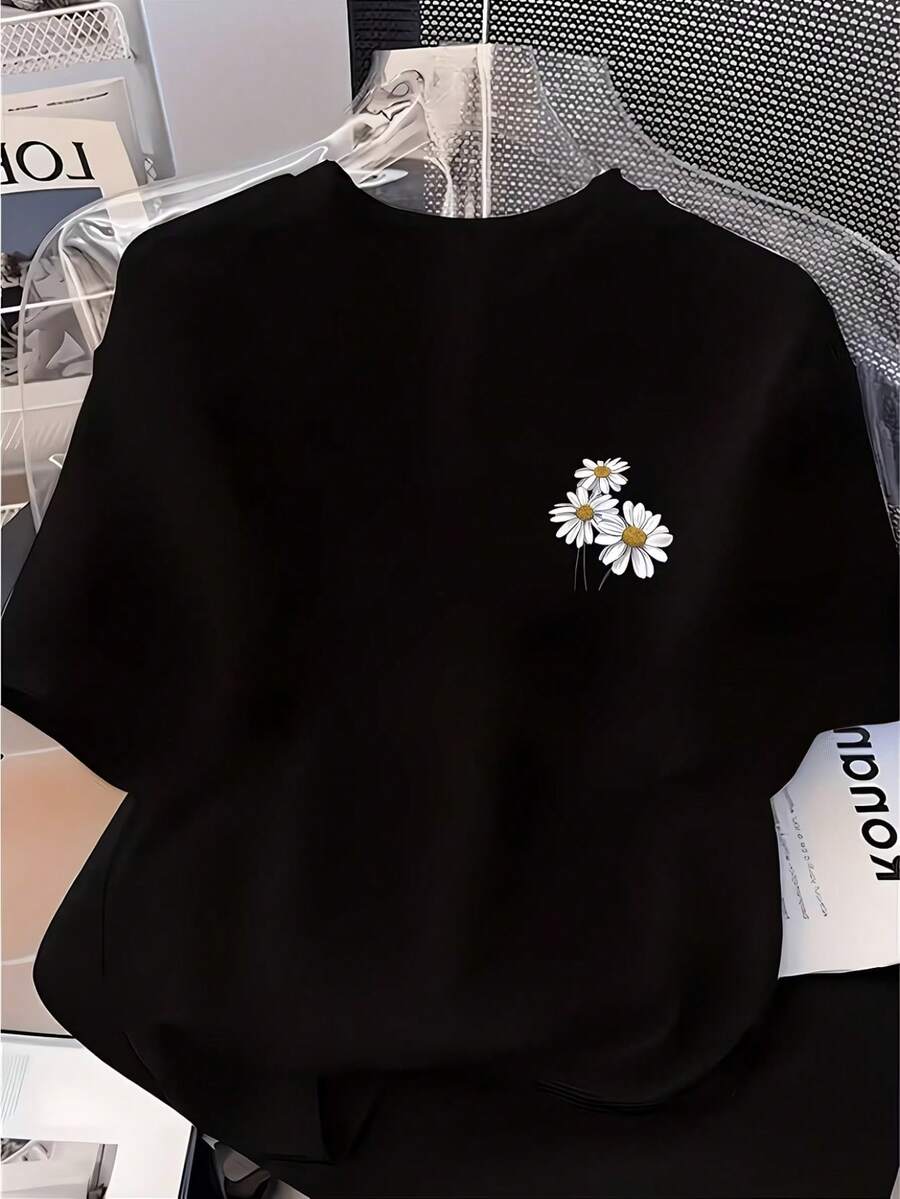 This Women's T-Shirt Features A Daisy Print And Is Comfortable To Wear, Making It Perfect For Casual Occasions. It's A Stylish Tee Suitable For Various Settings. - Unisex Cotton T-Shirt With A Loose Fit, Short Sleeves, And A Crew Neck, In An Urban Vintage Style. - 黑色 - 查看 1