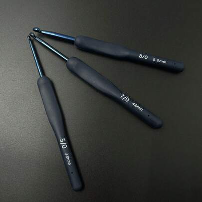 Bộ 3 kim móc tiện dụng - Tay cầm mềm mại, silicon màu xanh dương, dụng cụ đan áo len thoải mái.