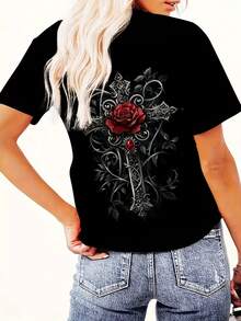 Camiseta de Mujer con Estampado Digital, Estilo Artístico 'Cruz Rosa Oscura', Camiseta de Manga Corta con Estampado Temático, Top Gótico Vintage, Camiseta Casual de Cuello Redondo en Tallas Grandes, con una Imagen de una Cruz Adornada con Rosas Rojas. - Negro - Ver 3