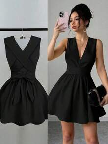 Vestido mini elegante y sexy para invitada de boda con cuello en V cruzado, sin mangas y corte evasé, diseño versátil para conciertos, playa, fiestas, primavera/verano, con bolsillos, vestido de noche con espalda descubierta de color amarillo mantequilla - Negro - Ver 5
