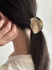 1pc Metallic Gold Shell Hair Claw Clip, Versatile Vacation Style Hair Claw For Bun, Fashionable & Unique Small Size Summer Hair Accessories - Gold - View 5