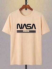 100% Pure Cotton, Breathable And Gentle On The Skin. Classic Crew Neck Design, Slim Fit, And Flattering For All Body Types. Fashionable Print With A Minimalist Style And High-Quality Finish. Unisex Design Perfect For Matching Outfits, Ideal For Everyday Wear, Dates, Leisure, And Streetwear – Versatile And Timeless. - 米色 - 查看 2