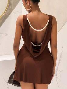 2025 Nuevo vestido mini de línea A con cuello en V sin mangas, cintura fruncida, espalda abierta, decoración de cadena de perlas, de satén elástico, color marrón, adecuado para fiesta de cumpleaños, San Valentín, Halloween, Navidad, vestido de ya - Marrón - Ver 7