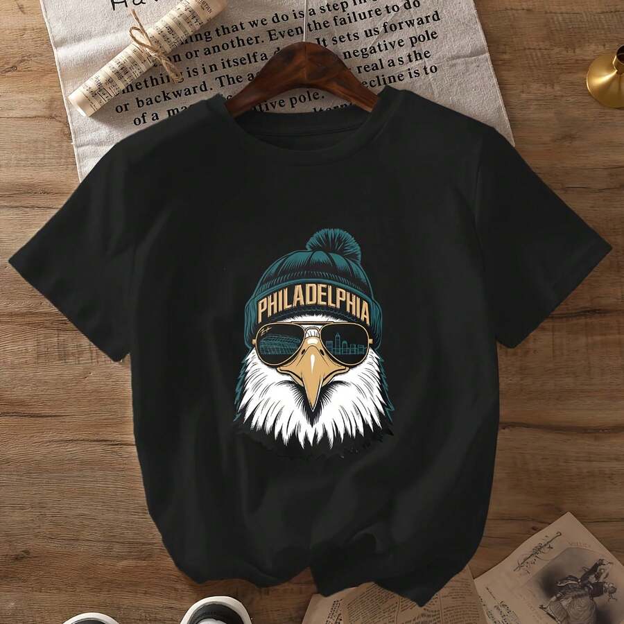 Camiseta impresa de fútbol de Filadelfia, talla plus para mujer, cuello redondo y manga corta, tejido de poliéster 100% ligero y transpirable para verano - Ropa de fanáticos de fútbol de Filadelfia, ropa casual | Diseño deportivo | Tejido de poliéster - Negro - Ver 1