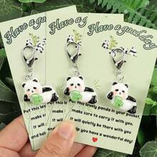 3件套可爱熊猫祝福卡树脂钥匙扣套装。适用于背包、钱包、书包、车钥匙等。适合生日、毕业、日常使用、返校、节日派对等场合作为礼物。创意小礼物。 - 查看 5