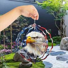 1个精美老鹰风铃,3D金属旋转风铃,带360°旋转挂钩,营造强烈的艺术动感,是装饰庭院、阳台和草坪的理想之选。独特的设计使其成为送给朋友、老师、感恩节、圣诞节、万圣节和乔迁之喜的完美礼物。(尺寸:9.84英寸*9.84英寸,不含吊坠),款式随机。 - 多色 - 查看 2