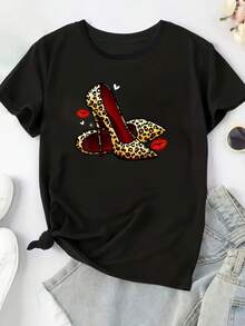Camiseta con estampado de zapatos de tacón alto de leopardo, top casual de manga corta con cuello redondo para primavera y verano, ropa de mujer - Negro - Ver 1