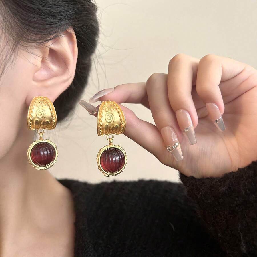 1 Pair Vintage Elegant Copper Floral Pattern Burgundy Dangle Earrings, Suitable For Daily Wear, Gift - Vintage Patterned Burgundy Pendant Earrings - View 1