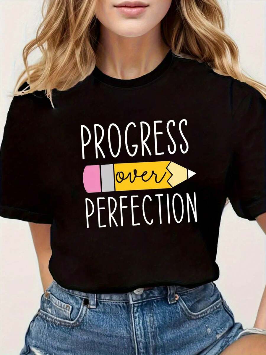 Camiseta de manga corta con cuello redondo para mujer, estilo universitario, con estampado "PROGRESS Over PERFECTION", ideal para salidas casuales y regalos navideños. - Negro - Ver 1
